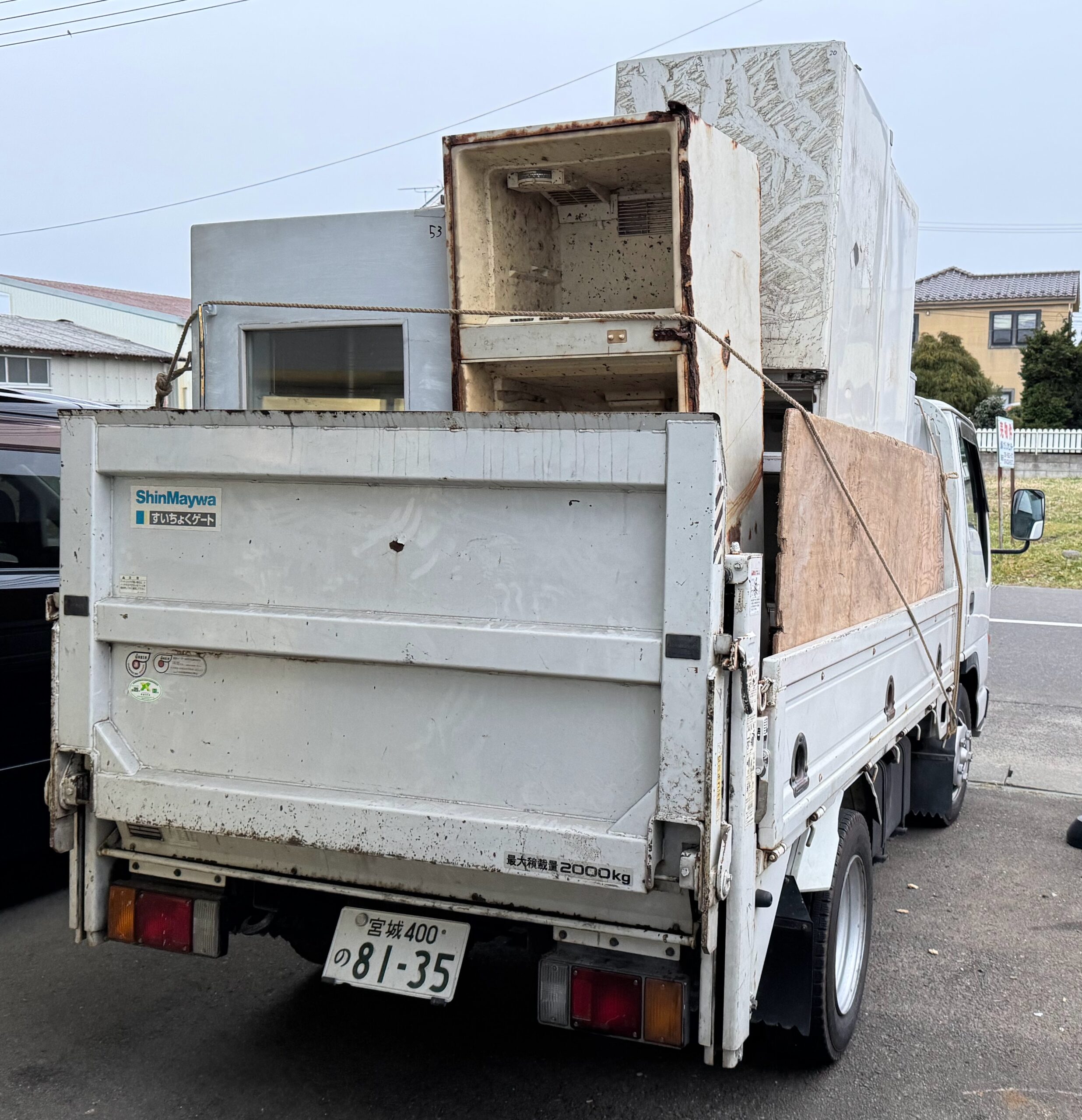 回収車への積み込み作業